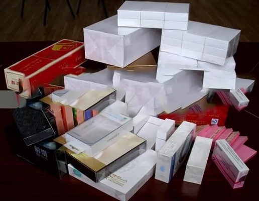 Otomatik Şeffaf Film Sarma Makinesi Yüksek Hızlı Yüksek Yapılandırma Selofan Film Paketleme Makinesi