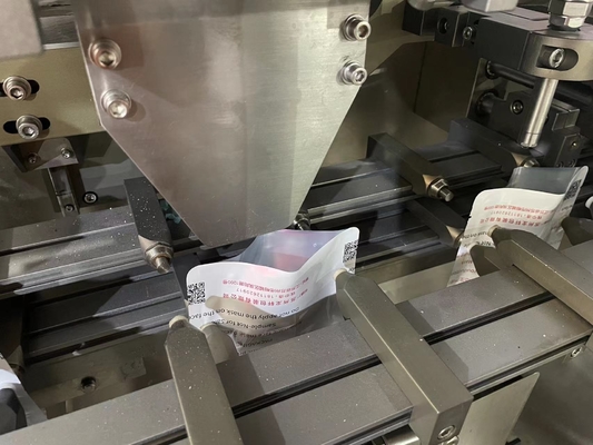 Yüksek Hızlı Yüz Maskesi Katlama Paketleme Fonksiyonu ile Kesme Makinesi