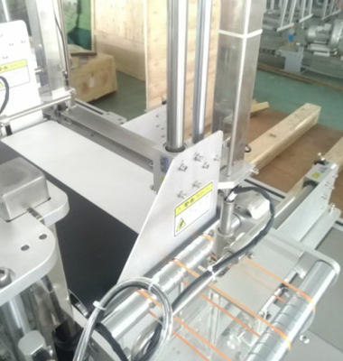 1.2KW Yüz Maskesi Kesme Katlama Paketleme Makinesi 0.6MPA Otomatik Nonwoven