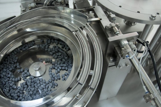 0.5-10ML için Otomatik Önceden Doldurulmuş Şırınga Dolum Makinesi, Doğruluk ±%1-2, 1200-1600p/h, 380V/220V 50-60Hz