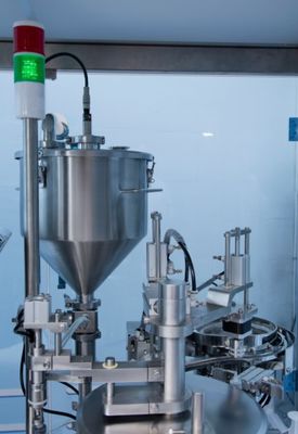 Otomatik Aseptik Tek kullanımlık sıvı ilaç Plastik Ön Doldurulmuş Şırınga Pfs Doldurma Makinesi