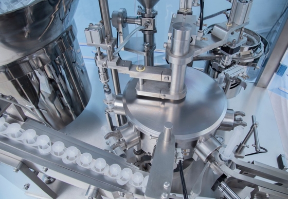 0.5- 80ml Kapasite dolgu hapı doldurma makinesi Siemens PLC Kontrol Sistemi Bir nozzle