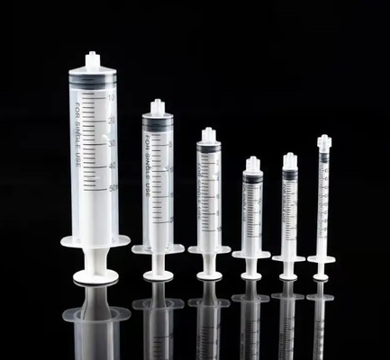 İyi performanslı aseptik ve verimli plastik dolmuş şırınga doldurma kapağı makinesi