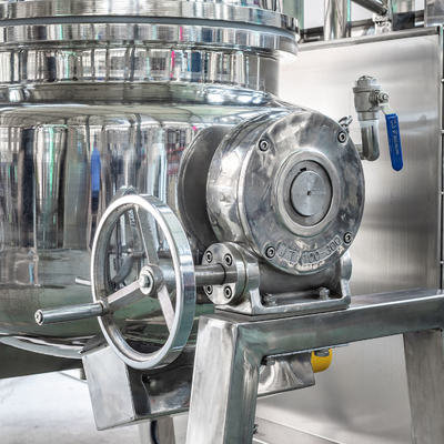 Fabrika Fiyatı Vakum Emulsifikasyon Homogenizer Hidrolik Yükseltme Vakum Emulsifikasyon Homogenizer Karıştırma Makinesi