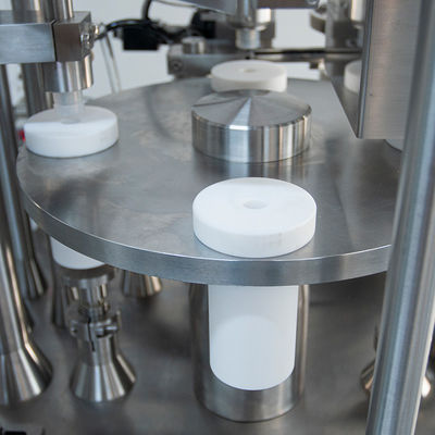 Otomatik Ön Doldurulmuş Şırınga Doldurma Luer Kilit Kaplama Makinesi Cam Şırınga Gel Doldurma ve Tuşlama Makinesi