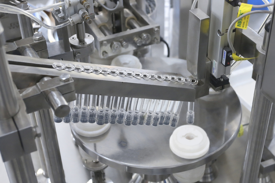 Otomatik Üreticiler Cam Gel Ön Doldurma Tuşlama Vaksin Şırınga Doldurma Makinesi