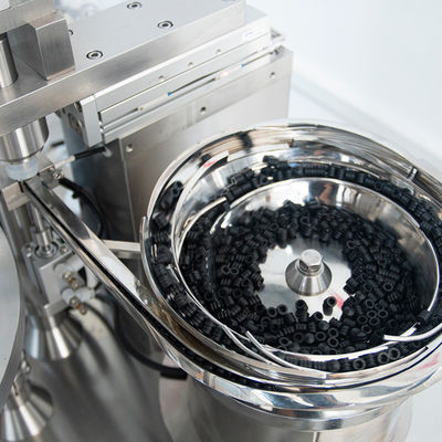 Yüksek viskozluklu kozmetik jel diş macununun kapağı fişleme yem kilitli şırınga doldurma makinesi