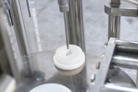 Yüksek viskozluklu kozmetik jel diş macunu kapağı tıkamak yem kilidi aşı şırıngası doldurma makinesi