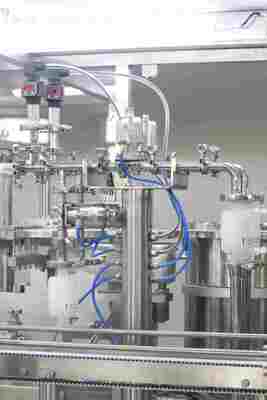 Farmasötik sıvı hiyaluronik asit enjeksiyon dolgu makinesi kartuş otomatik şırınga dolgu makinesi