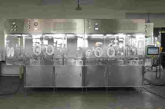 GMP İlaç Plastik Yüksek Kapasiteli Otomatik Önceden Doldurulmuş Şırınga Dolum Makinesi