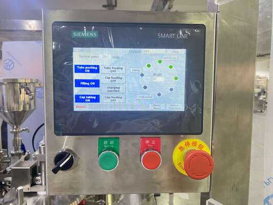 Özel sıvı şırınga dolgu ve mühürleme ekipmanı Veterinerlik Sağlığı dolgu şırınga dozaj sistemi