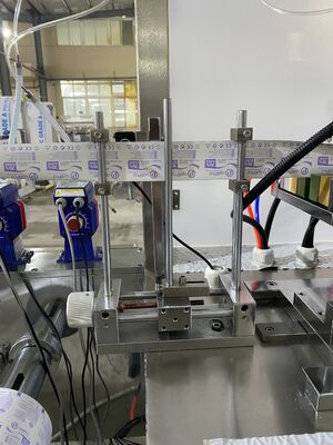 Yüksek Hızlı Tek Poşet Islak Mendil Paketleme Makinesi Dört Taraflı Sızdırmazlık Alkol Hazırlama Pedi Paketleme Makinesi