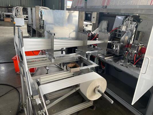 Otomatik Tek Yapraklı Islak Doku Paketleme Makinesi 3/4 Yan Dükkanlı Paketleme Makinesi