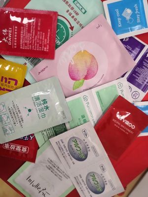 4 Yan Sızdırmazlık Uzunluğu 125mm 100 torba / Min Alkol Tampon Makinesi