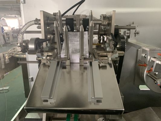 Dokunmatik Ekran Sürekli Otomatik ıslak mendil ve yüz maskesi Kartonlama Makinesi 120 kutu/Dk